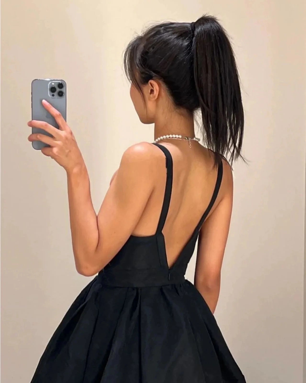 Luolandi Elegant Black V Neck A Line Open Back Short Homecoming Dress Simple Summer Graduation Party Dress