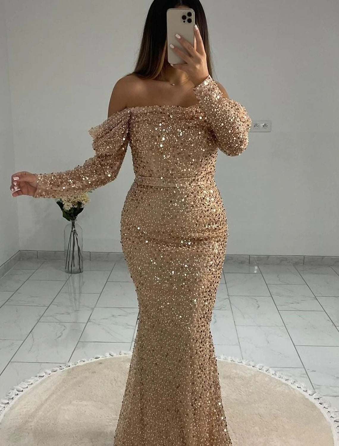 Luolandi Elegant Mermaid / Trumpet Party Evening Gown Floor Length Long Sleeve Off Shoulder Sequined Prom Dress
