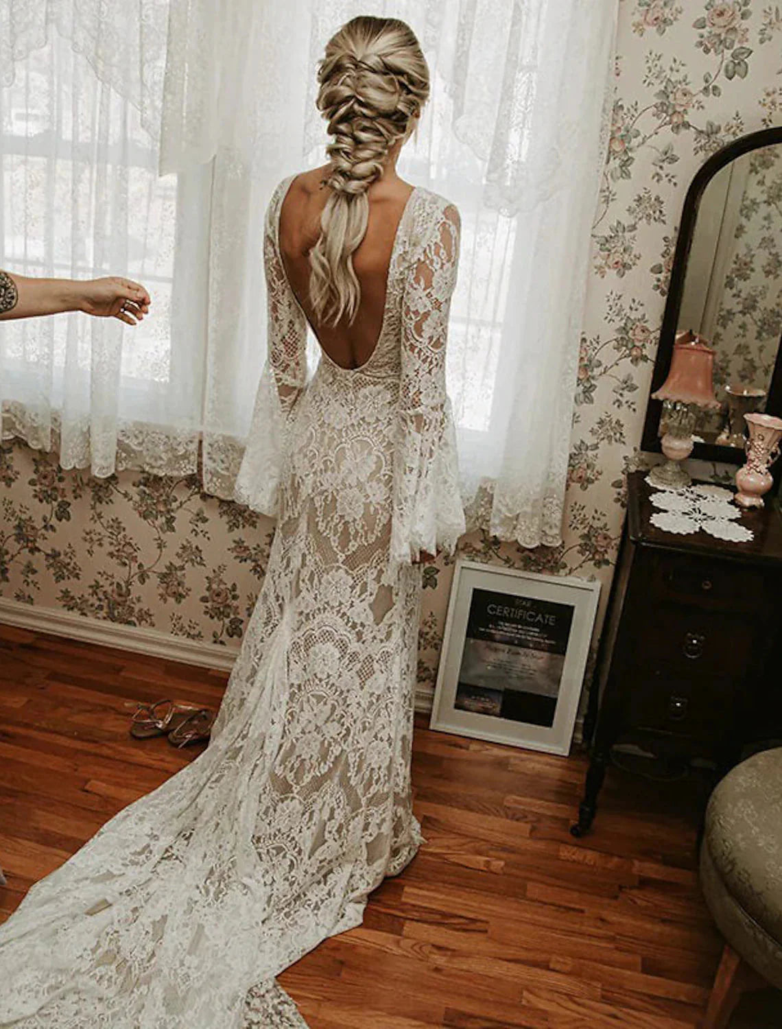 Luolandi Elegant Mermaid / Trumpet V Neck Beach Open Back Boho Wedding Dresses Long Sleeve Court Train Lace Bridal Gowns