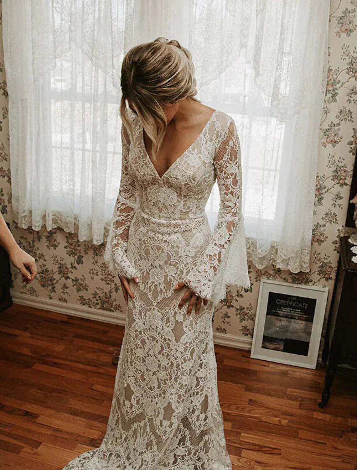 Luolandi Elegant Mermaid / Trumpet V Neck Beach Open Back Boho Wedding Dresses Long Sleeve Court Train Lace Bridal Gowns