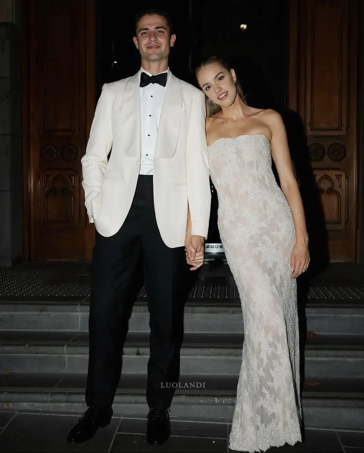 Luolandi Elegant Strapless Long Formal Prom Dress Sleeveless Charming Party Bridal Gown Modern Wedding Dress