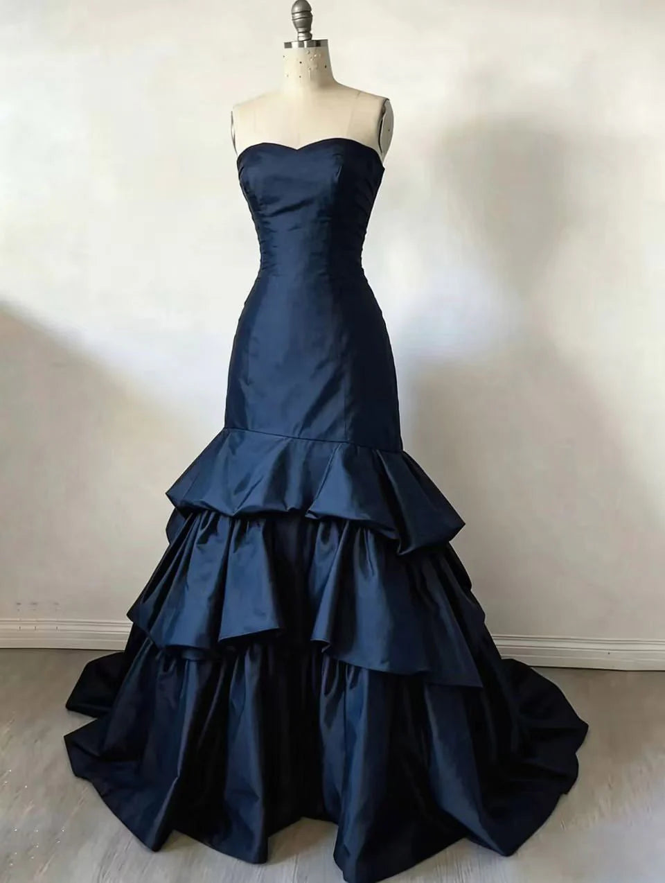 Luolandi Elegant Sweetheart Mermaid Strapless Sleeveless Lace Up Back Long Formal Prom Dress Charming Evening Party Dress