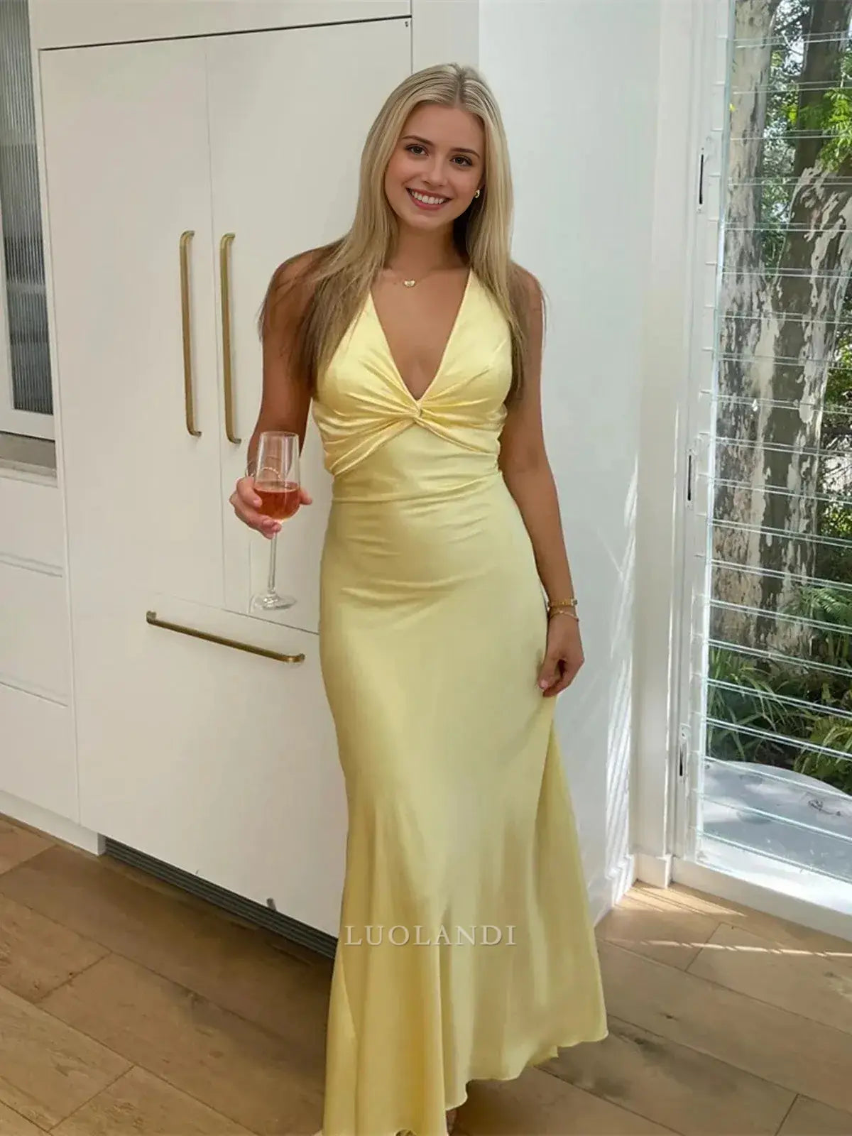 Luolandi Elegant V-neck Sleeveless Yellow Satin Long Formal Prom Dress Simple Party Evening Gowns Fashion Graduation Dress