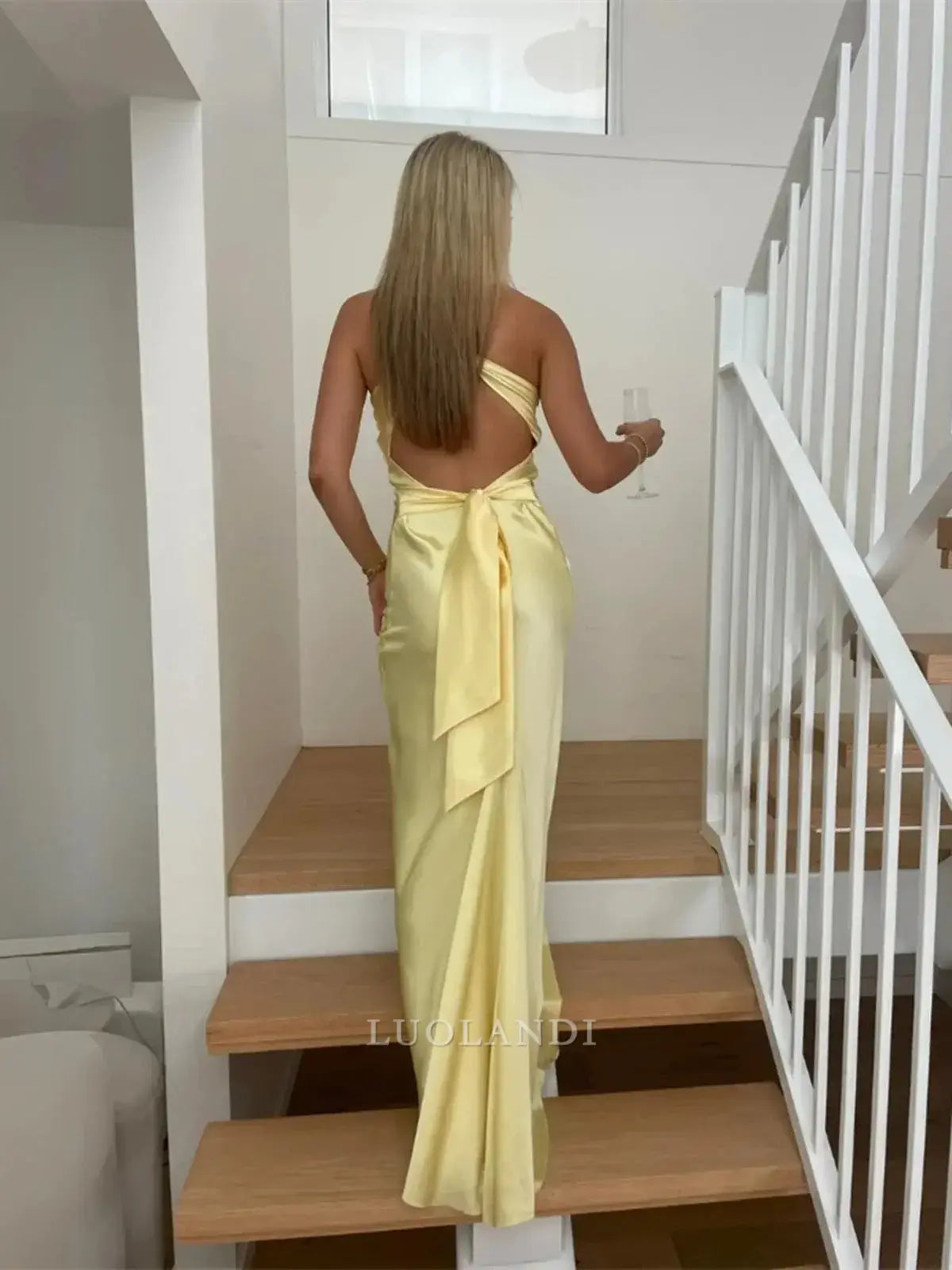 Luolandi Elegant V-neck Sleeveless Yellow Satin Long Formal Prom Dress Simple Party Evening Gowns Fashion Graduation Dress