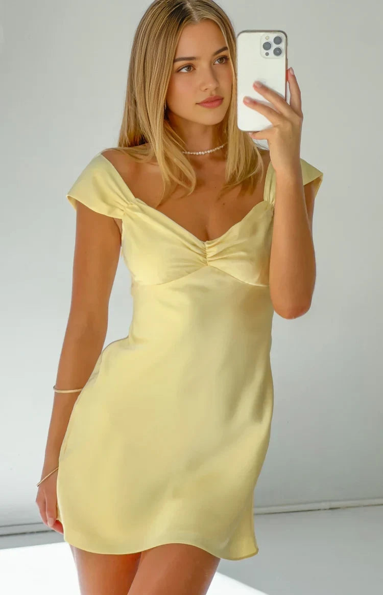 Luolandi Elegant Yellow Sheath Sweetheart Neck Ruched Bust Satin Short Party Homecoming Dress
