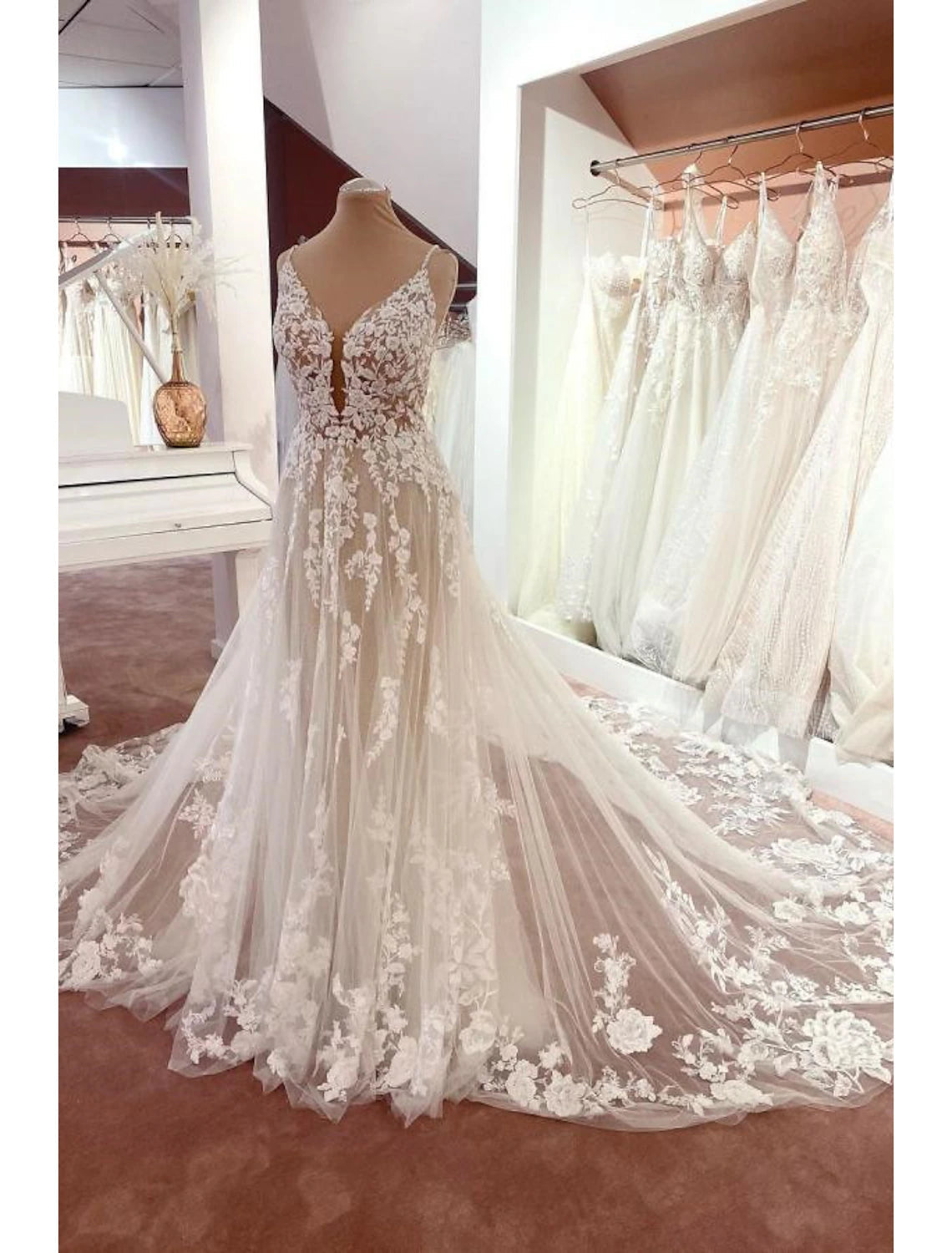 Luolandi Engagement Open Back Formal Wedding Dresses A-Line Camisole V Neck Spaghetti Strap Chapel Train Lace Bridal Gowns