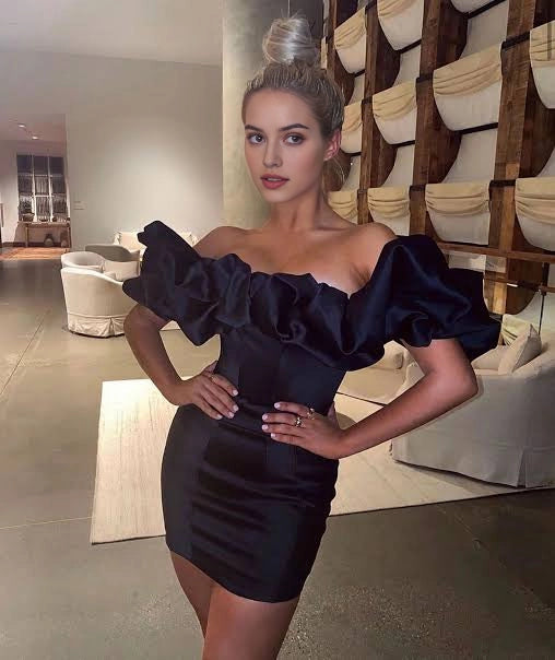 Luolandi Fashion Black Sheath Off the Shoulder Satin Short / Mini Homecoming Dress Chic Graduation Party Dress