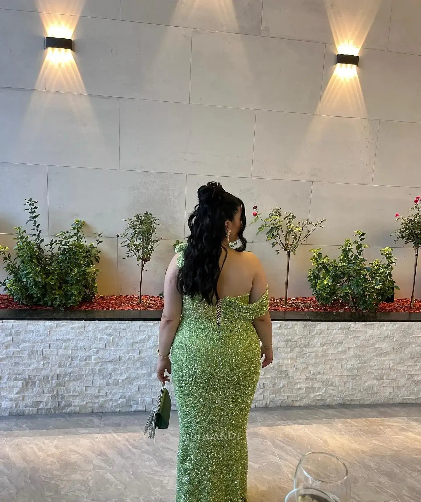 Luolandi Fashion Plus Size Green Long Formal Prom Dress With Slit Sexy Wedding Guest Dress Charming Party Evening Gowns
