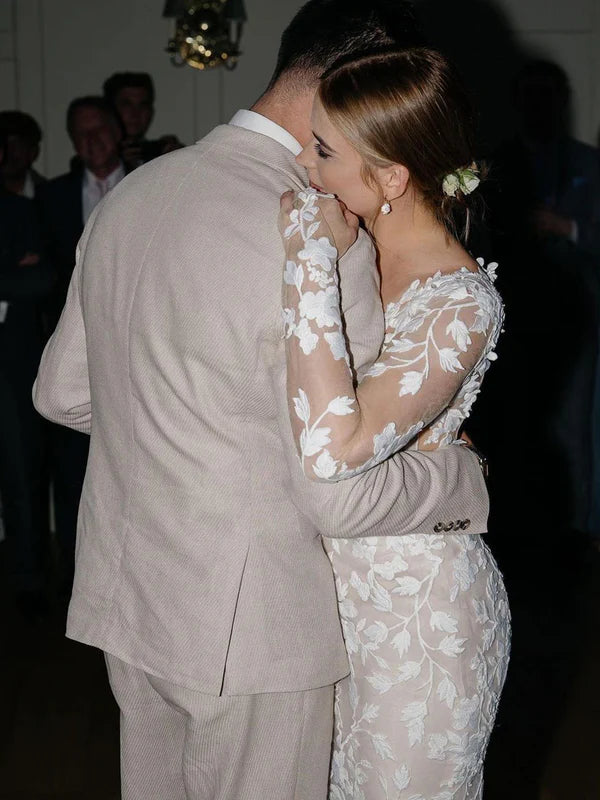 Luolandi Floral Appliqued Sweetheart Neck Sheath Wedding Dress with Cape Elegant Bridal Gown