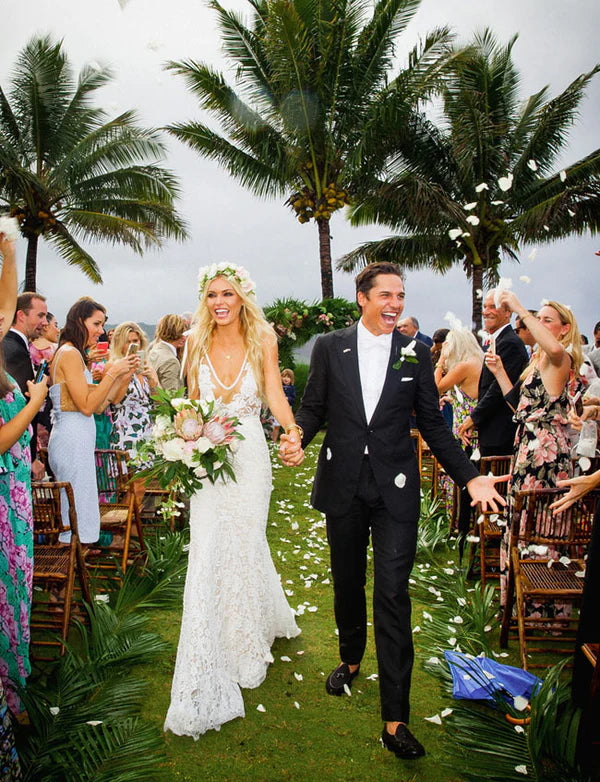 Luolandi Attractive Lace V-neck Neckline Chapel Train Sheath Wedding Dresses Elegant