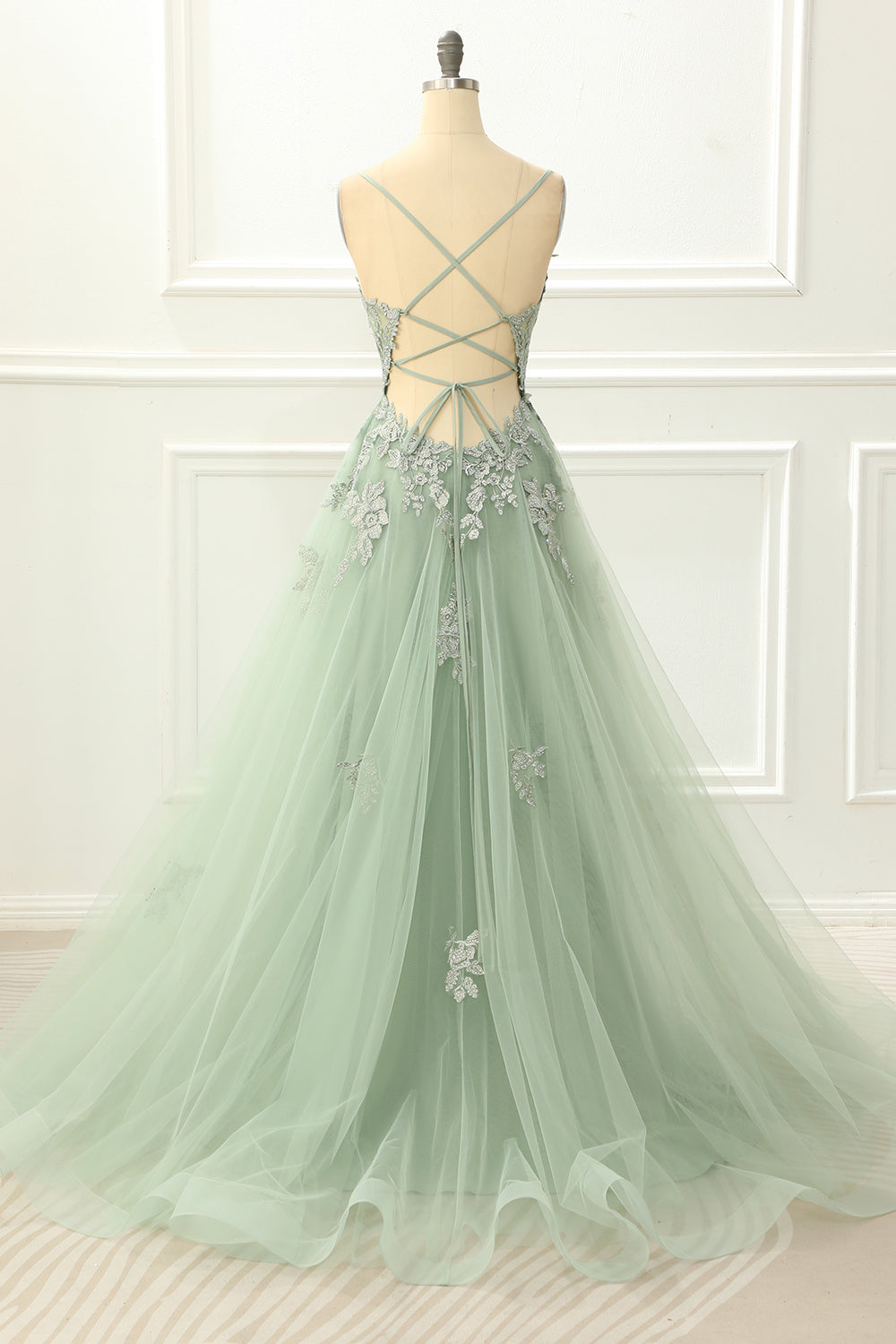 Luolandi Spaghetti Straps Tulle Lavender Prom Dress With Appliques Floor Length Beautiful