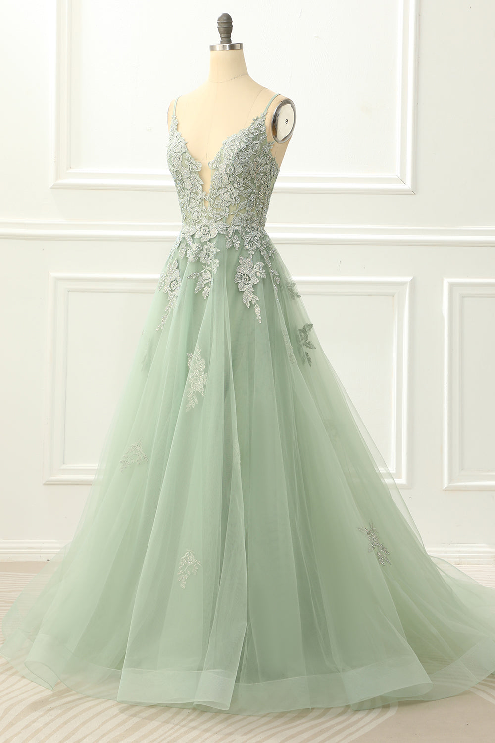 Luolandi Spaghetti Straps Tulle Lavender Prom Dress With Appliques Floor Length Beautiful