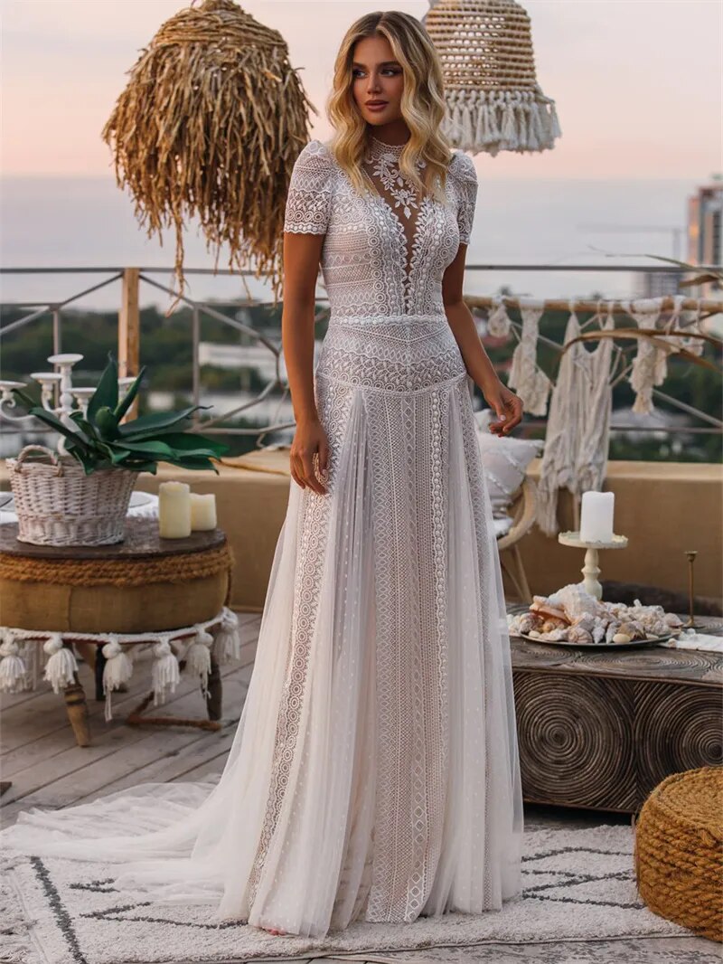 Luolandi Beach Boho Wedding Dresses A-Line Illusion Neck Short Sleeve Court Train Lace Bridal Gowns