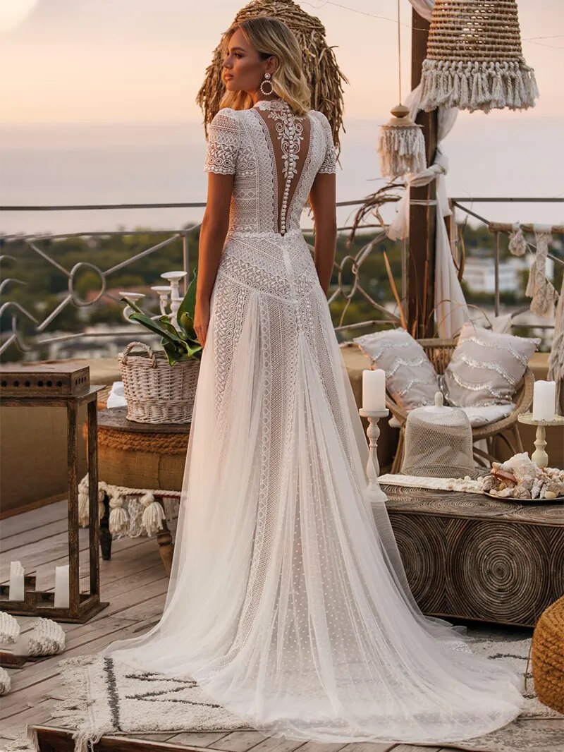 Luolandi Beach Boho Wedding Dresses A-Line Illusion Neck Short Sleeve Court Train Lace Bridal Gowns