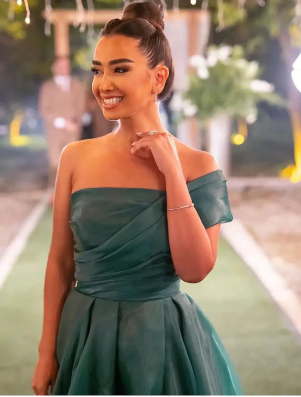 Luolandi A-Line Chrismas Dress Evening Gown Wedding Guest Prom Sweep / Brush Train Short Sleeve One Shoulder Organza with Slit