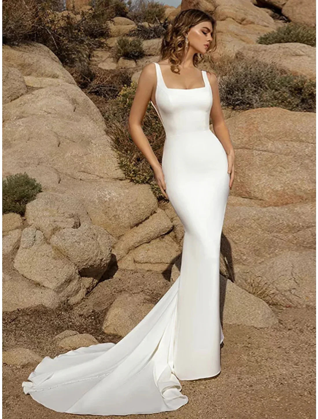 Luolandi Beach Open Back Casual Wedding Dresses Mermaid / Trumpet Square Neck Sleeveless Court Train Fabric Bridal Gowns With Buttons Ivory