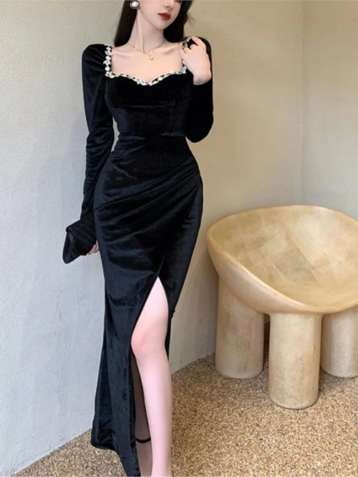 Luolandi Black Long Sleeves Velvet Mermaid Slit Long Prom Dress with Beading Charming Evening Dress