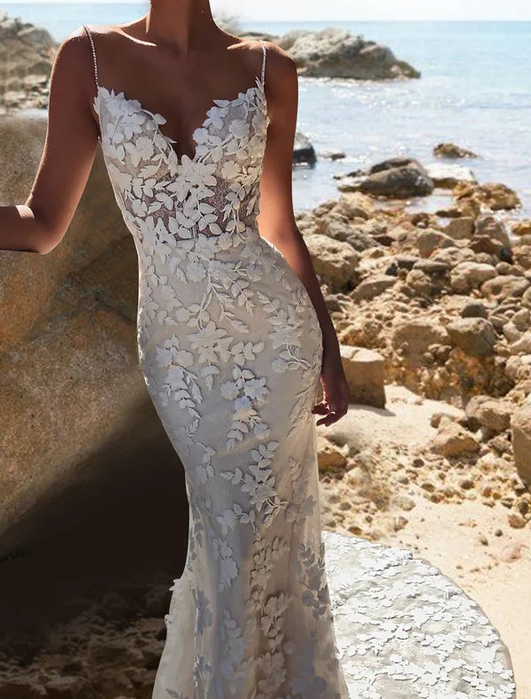 Luolandi Beach Boho Wedding Dresses Mermaid / Trumpet Camisole V Neck Spaghetti Strap Chapel Train Lace Bridal Gowns With Appliques