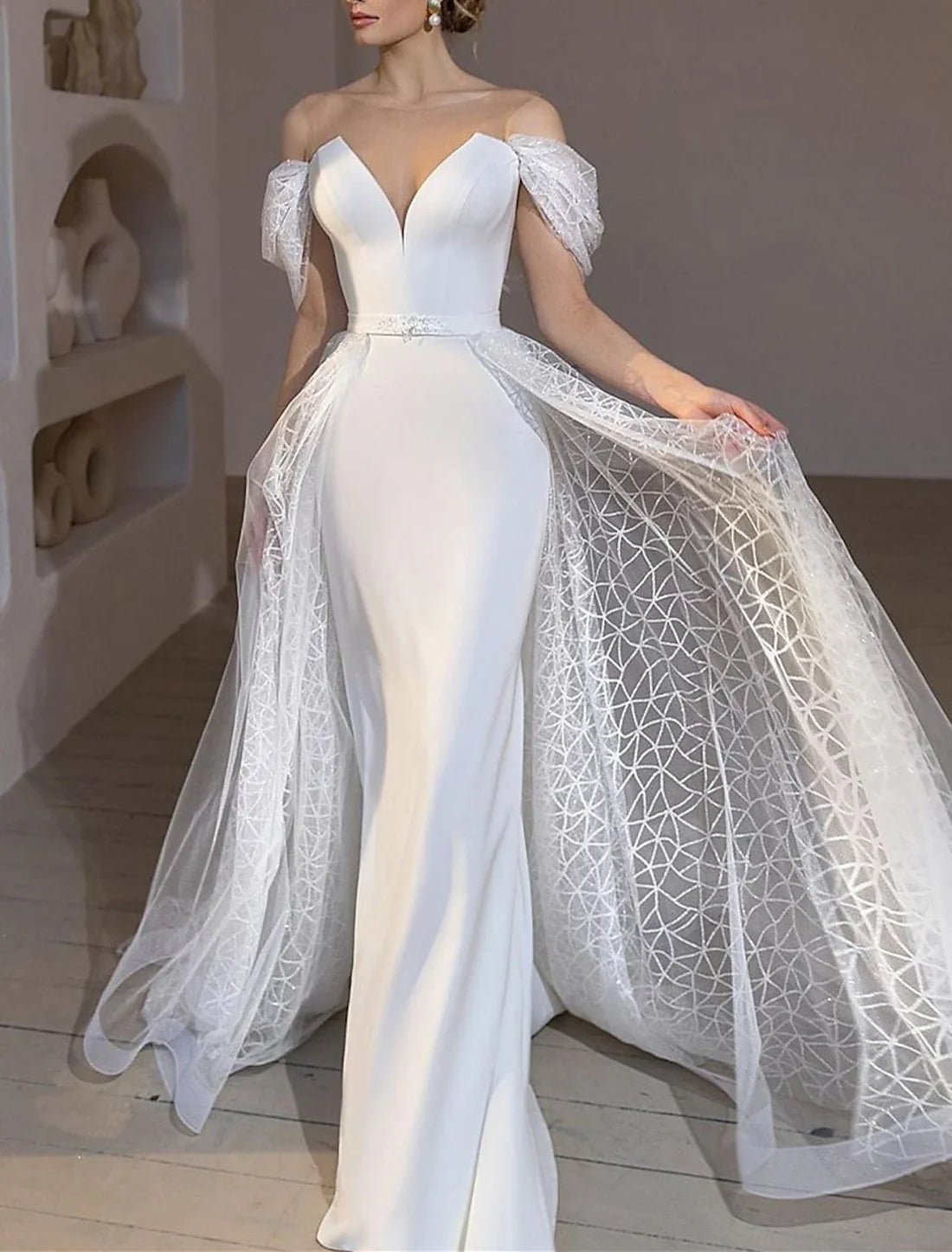Luolandi Beach Glitter & Sparkle Wedding Dresses Mermaid / Trumpet Off Shoulder Cap Sleeve Court Train Satin Bridal Gowns