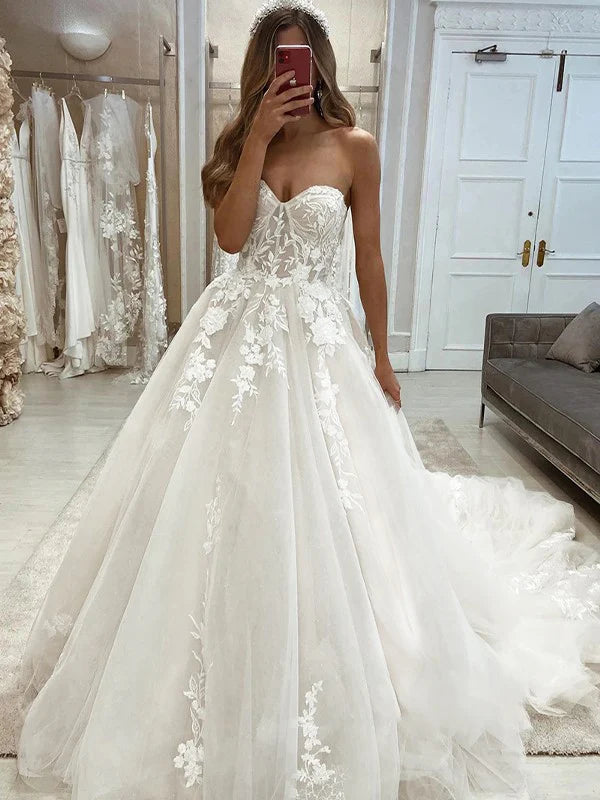 Luolandi A-Line/Princess Tulle Applique Sweetheart Sleeveless Chapel Train Wedding Dresses Off Shoulder