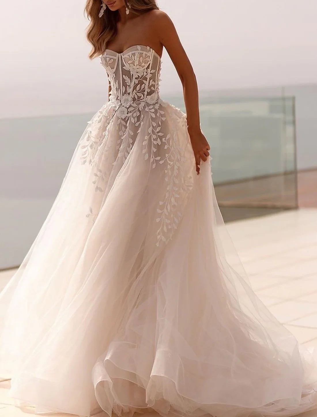 Luolandi Beach Open Back Formal Wedding Dresses Ball Gown Sweetheart Sleeveless Sweep / Brush Train Tulle Bridal Gowns With Appliques