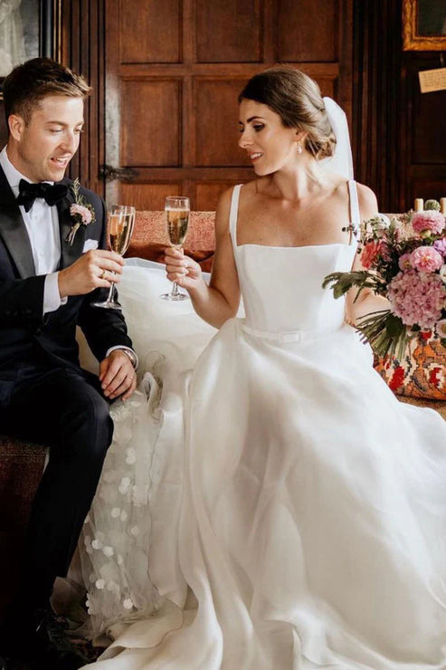 Luolandi Chaming A-Line Square Neck Wedding Dresses Simple Elegant