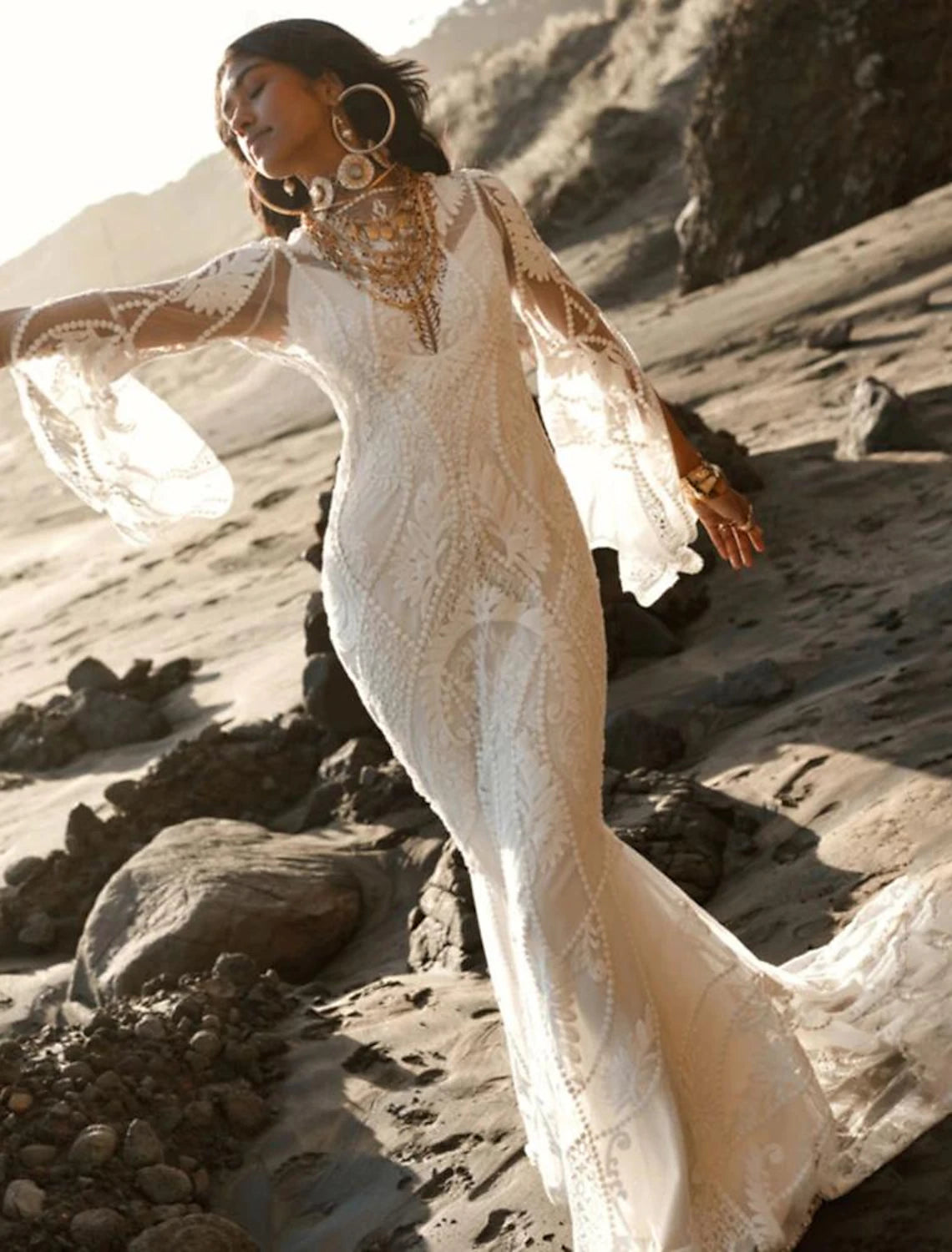 Luolandi Beach Open Back Boho Wedding Dresses Mermaid / Trumpet V Neck Long Sleeve Sweep / Brush Train Lace Bridal Gowns With Pattern Beautiful