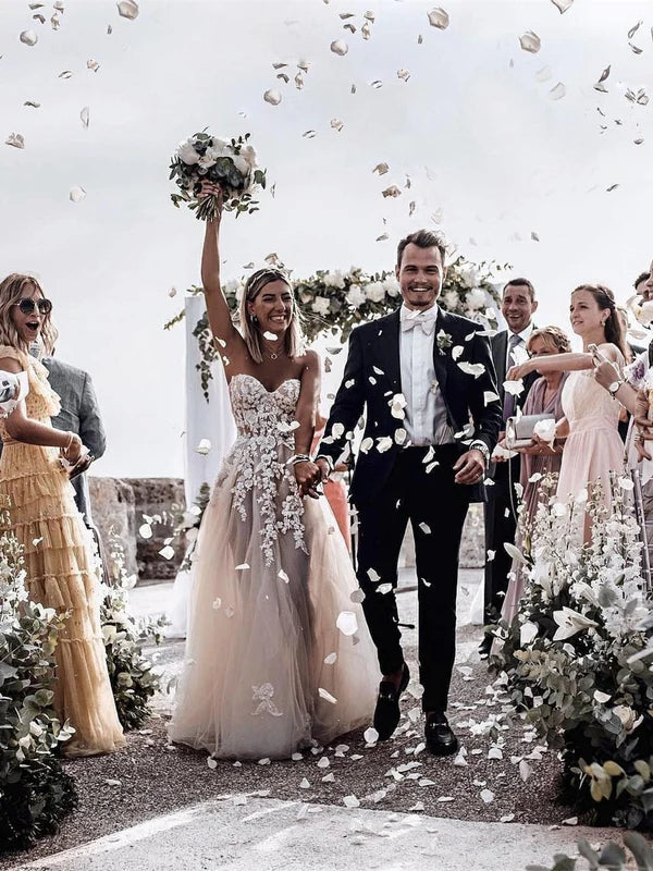 Luolandi Glamorous Tulle Wedding Dresses A-line Appliqued Bridal Gowns Off Shoulder Floor Length