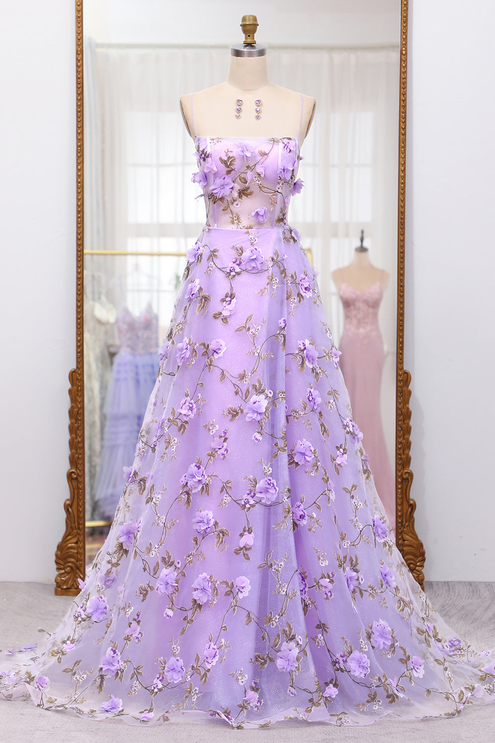 Luolandi Lilac A Line Spaghetti Straps Lace-Up Prom Dress With 3D Appliques Flowers Floor Length