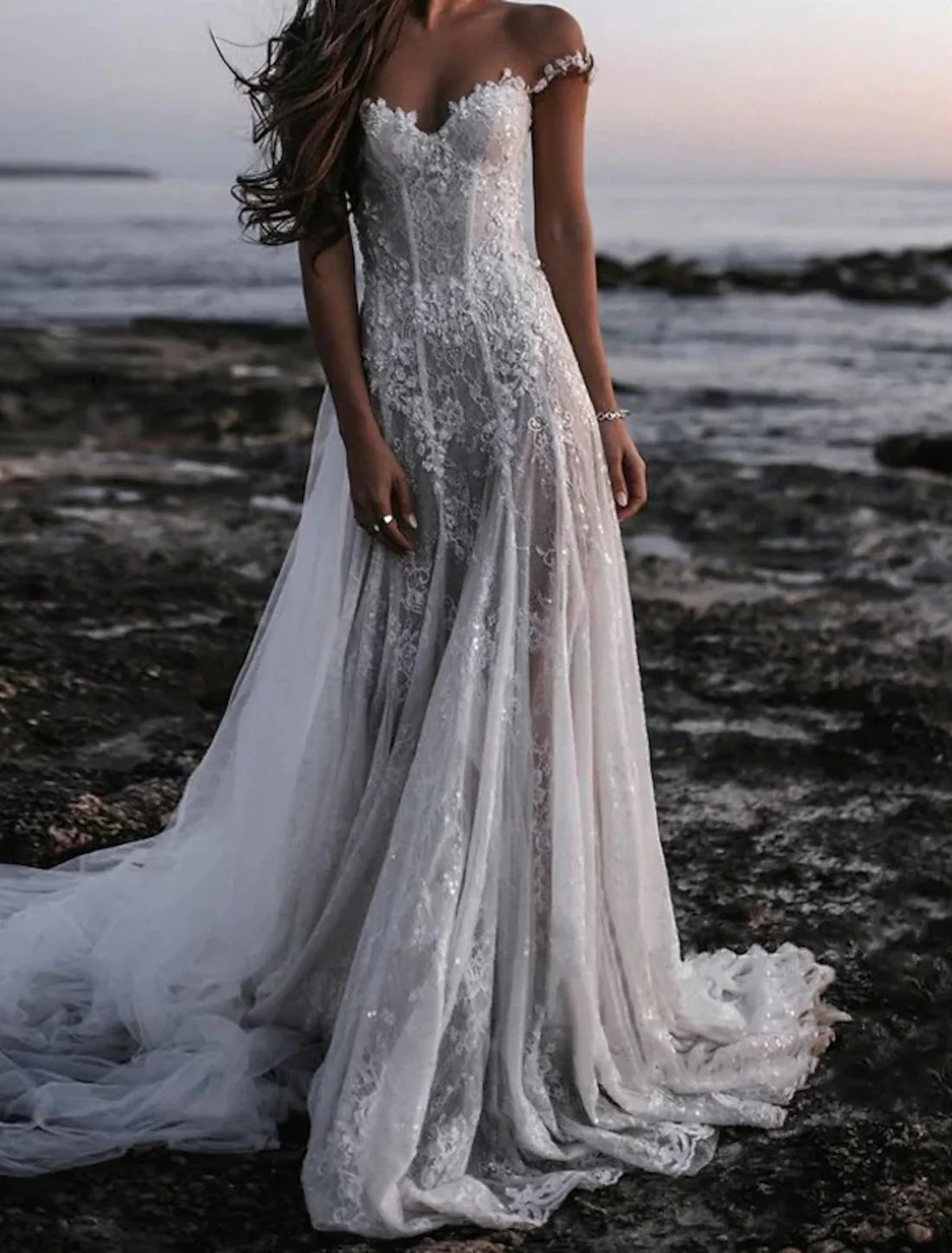 Luolandi Beach Open Back Boho Wedding Dresses A-Line Off Shoulder Cap Sleeve Court Train Lace Bridal Gowns With Appliques
