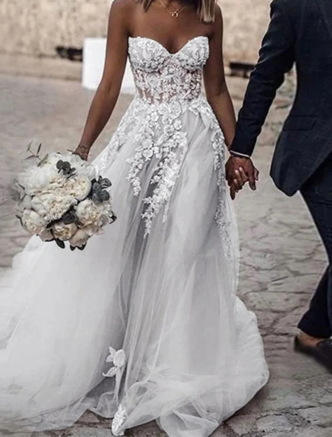 Luolandi Beach Wedding Dresses A-Line Sweetheart Strapless Court Train Lace Bridal Gowns With Appliques