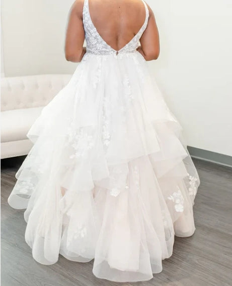 Luolandi Elegant A-Line V Neck Wedding Dresses with Appliques Open Back Beautiful Sexy