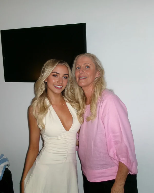 Luolandi Fashion A Line V Neck Short Prom Dress Charming Homecoming Dress Lovely Graduation Dress Sweet Birthday Party Dress