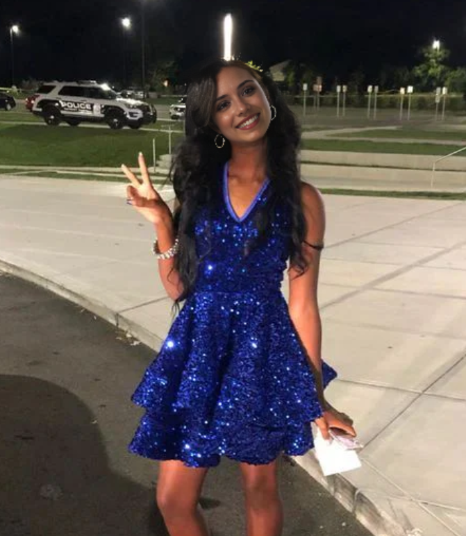 Luolandi Sweet A Line V-neck Sequins Short Prom Dress Charming Homecoming Dress Lovely Graduation Dress Cute Birthday Party Dress