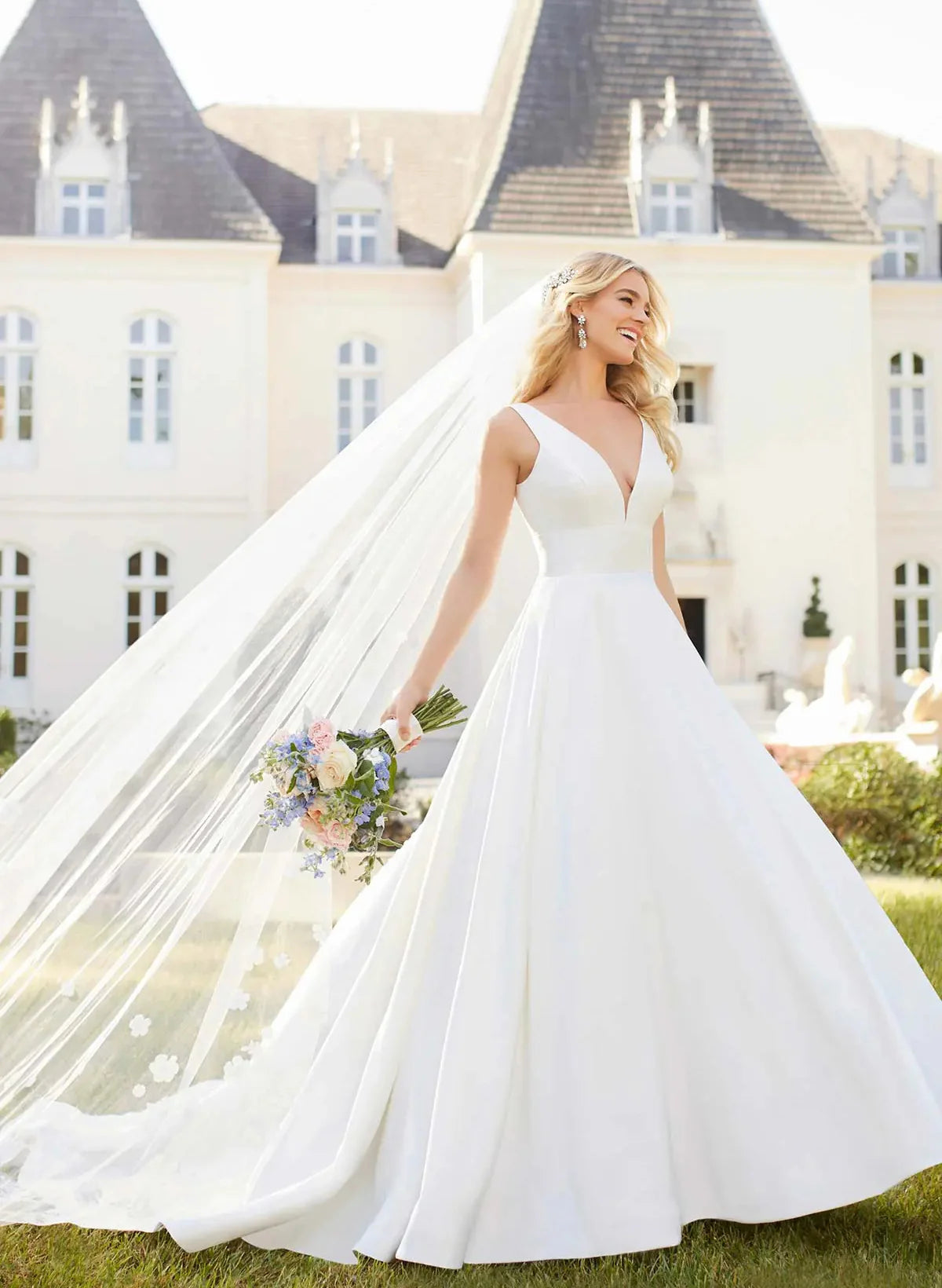 Luolandi Modern Satin V-Neck Ball-Gown Wedding Dresses Floor Length Sleeveless Elegant Simple