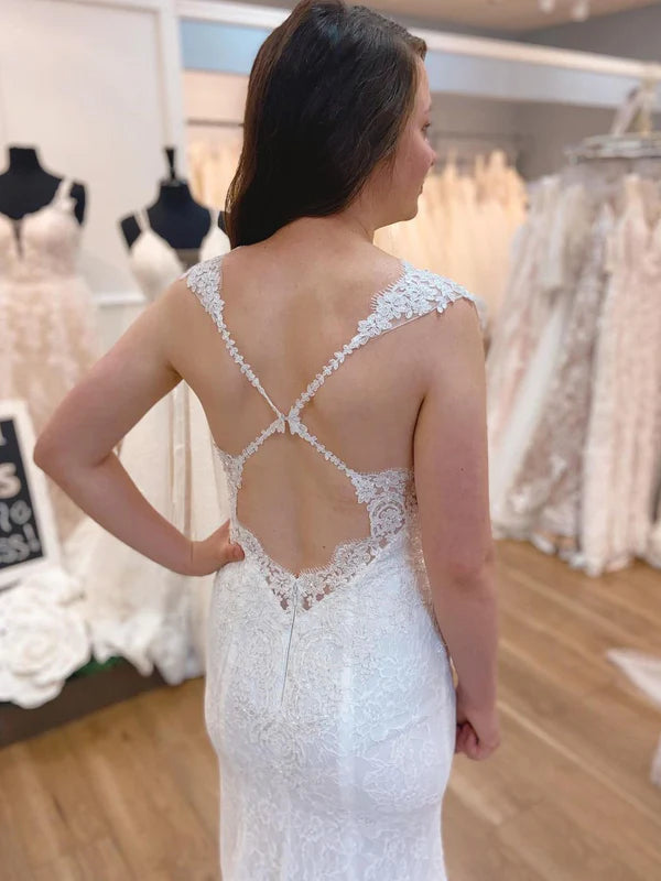 Luolandi Simple Lace V-neck Mermaid Sweep Train Wedding Dresses Floor Length Beautiful