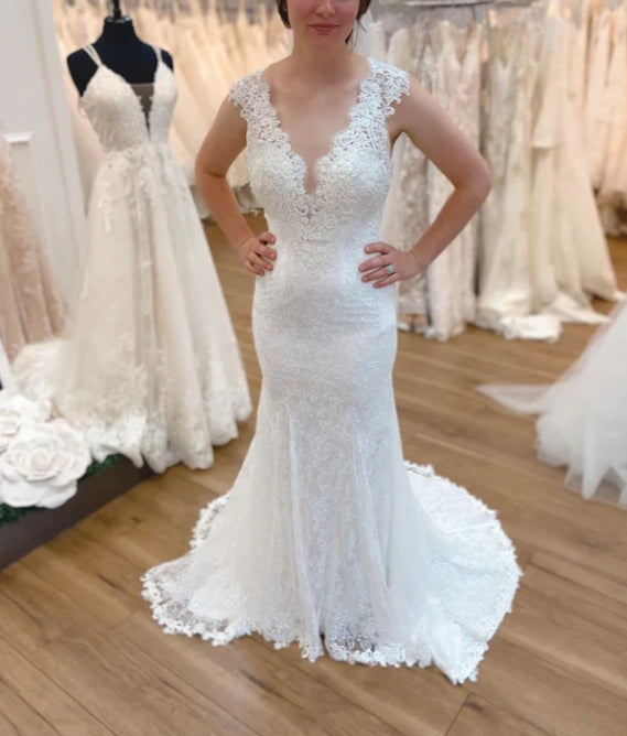 Luolandi Simple Lace V-neck Mermaid Sweep Train Wedding Dresses Floor Length Beautiful
