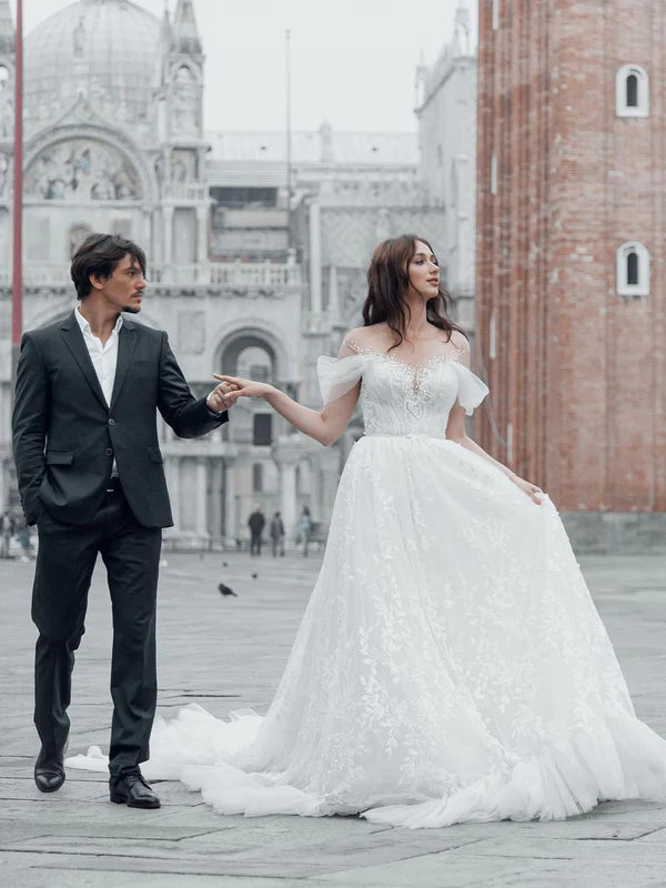 Luolandi Delicate Appliques Tulle Modified Sweetheart Neckline Wedding Dresses Charming Bridal Gown