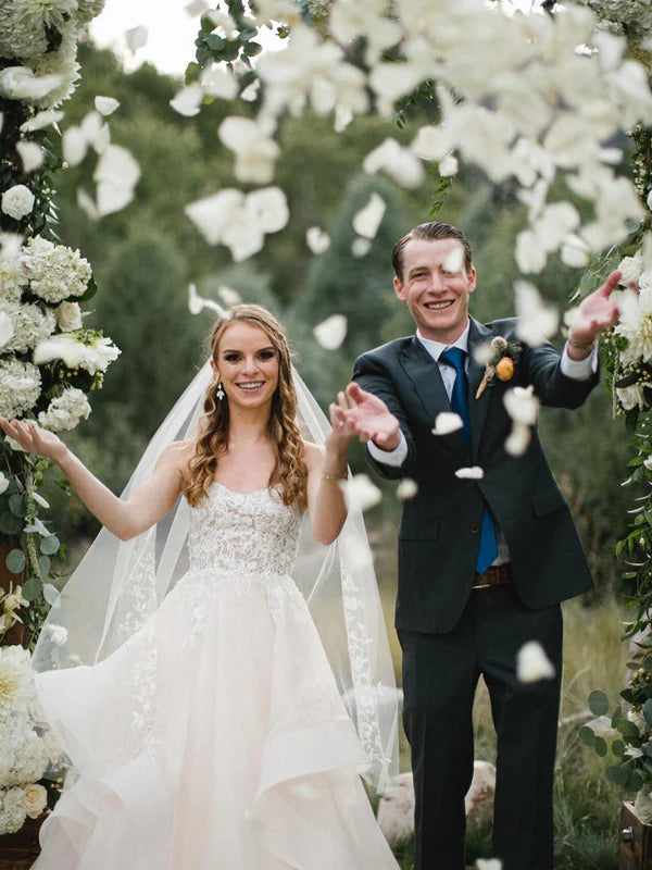 Luolandi Simple Spaghetti Straps A-line Wedding Dresses Tiered Tulle Bridal Gowns Beautiful