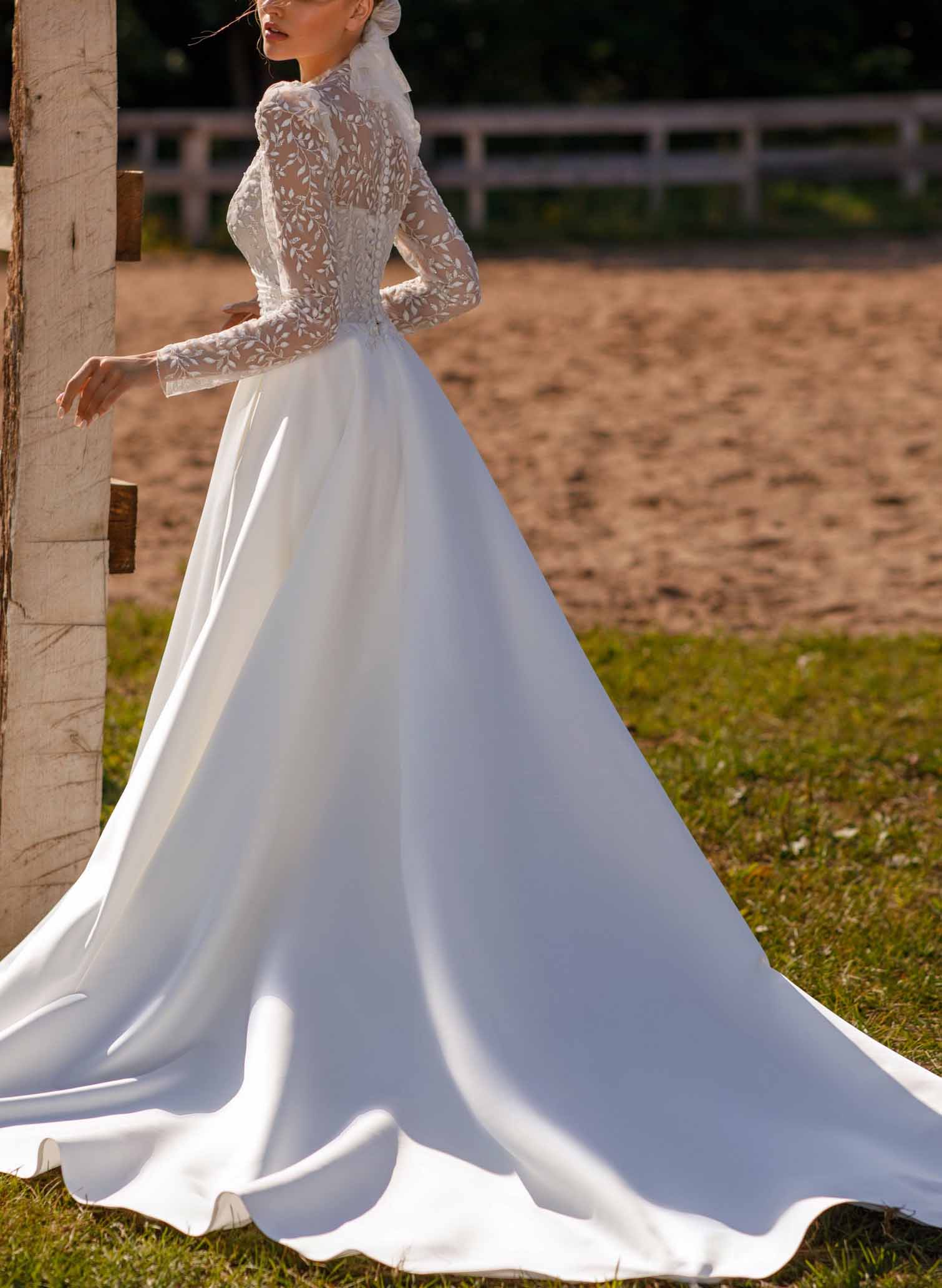 Luolandi High Neck Lace Ball-Gown Wedding Dress With Long Sleeves Floor Length Elegant