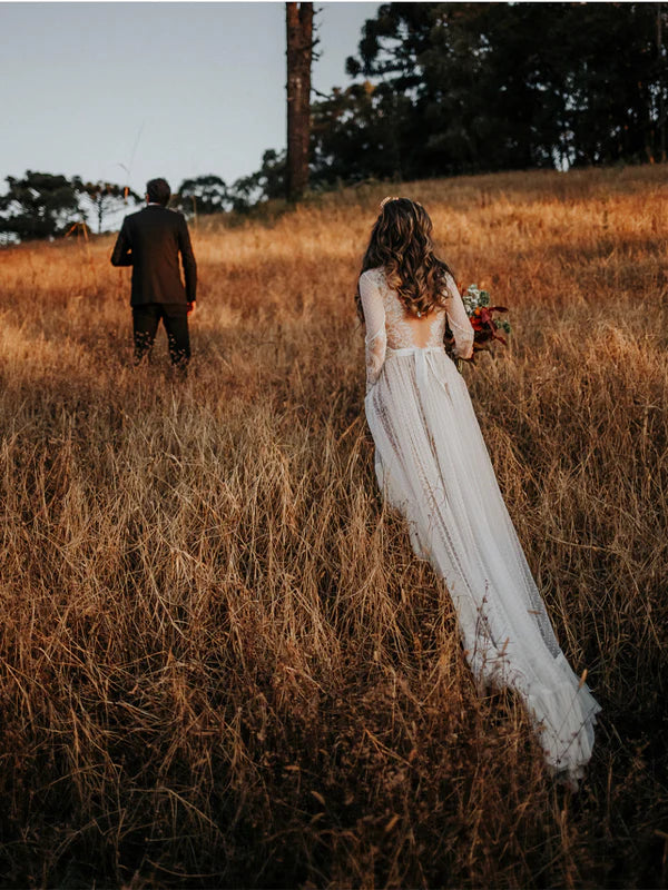 Luolandi Attractive V-neck Country A-line Wedding Dresses Lace Bridal Gowns Long Sleeves Elegant