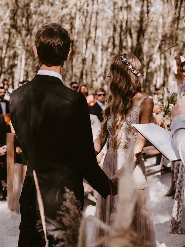 Luolandi Charming V-neck Tulle Wedding Dresses A-line Appliqued Bridal Gowns Elegant