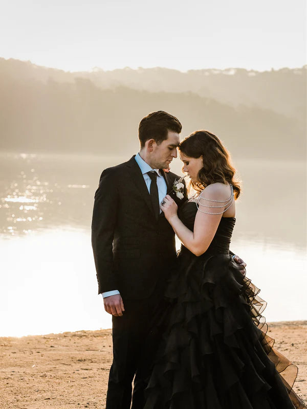 Luolandi Unique Sweetheart Black Wedding Dresses Tulle Tiered A-line Bridal Gown Off Shoulder Charming
