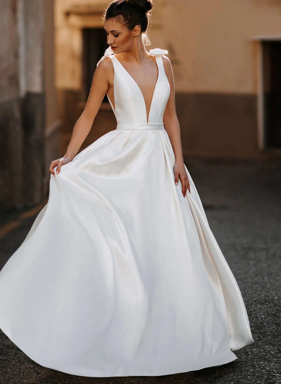 Luolandi Sleek Ball-Gown Satin V-Neck Bridal Gowns Open Back Simple Wedding Dress With Bow(s)
