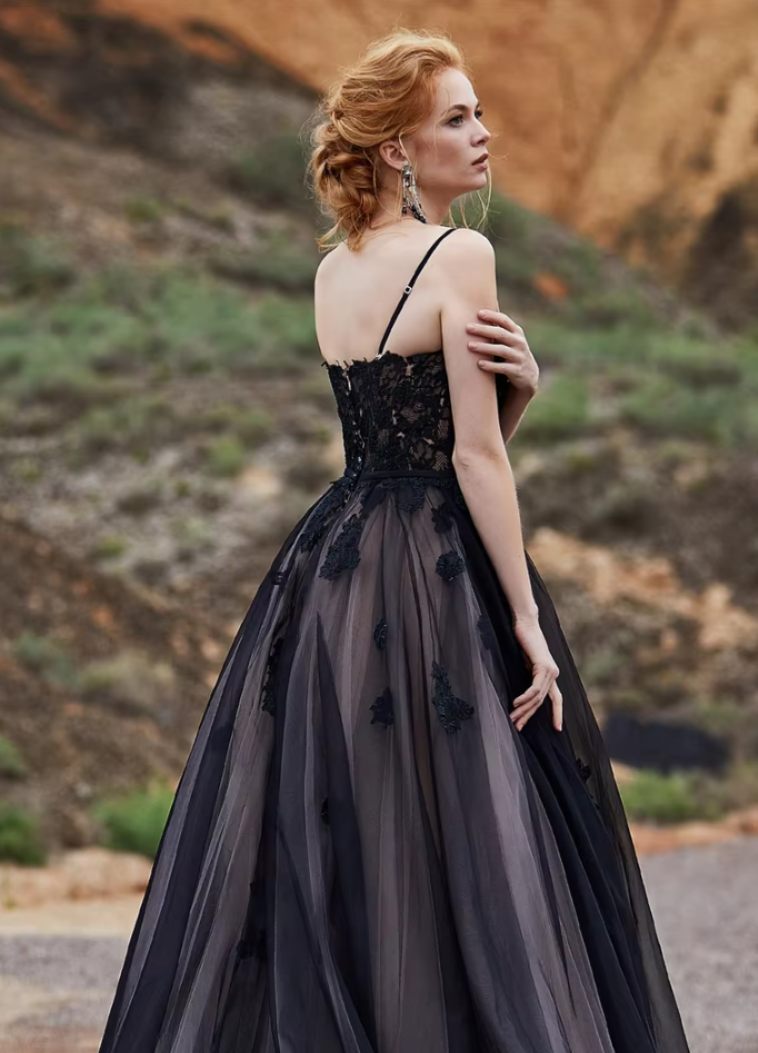 Luolandi A-Line/Princess Tulle Lace Sleeveless Black Wedding Dress Floor Length Elegant Prom Dress Evening Dress with Appliques