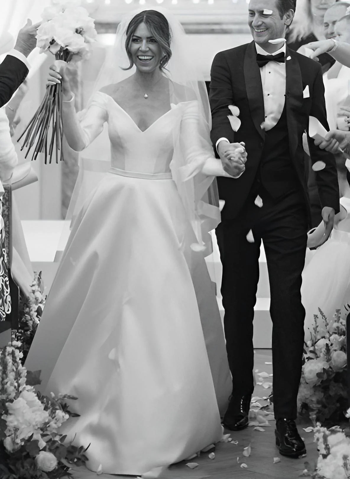 Luolandi Off-The-Shoulder Wedding Dresses With Elegant Ball-Gown Long Sleeves Simple Solid Color