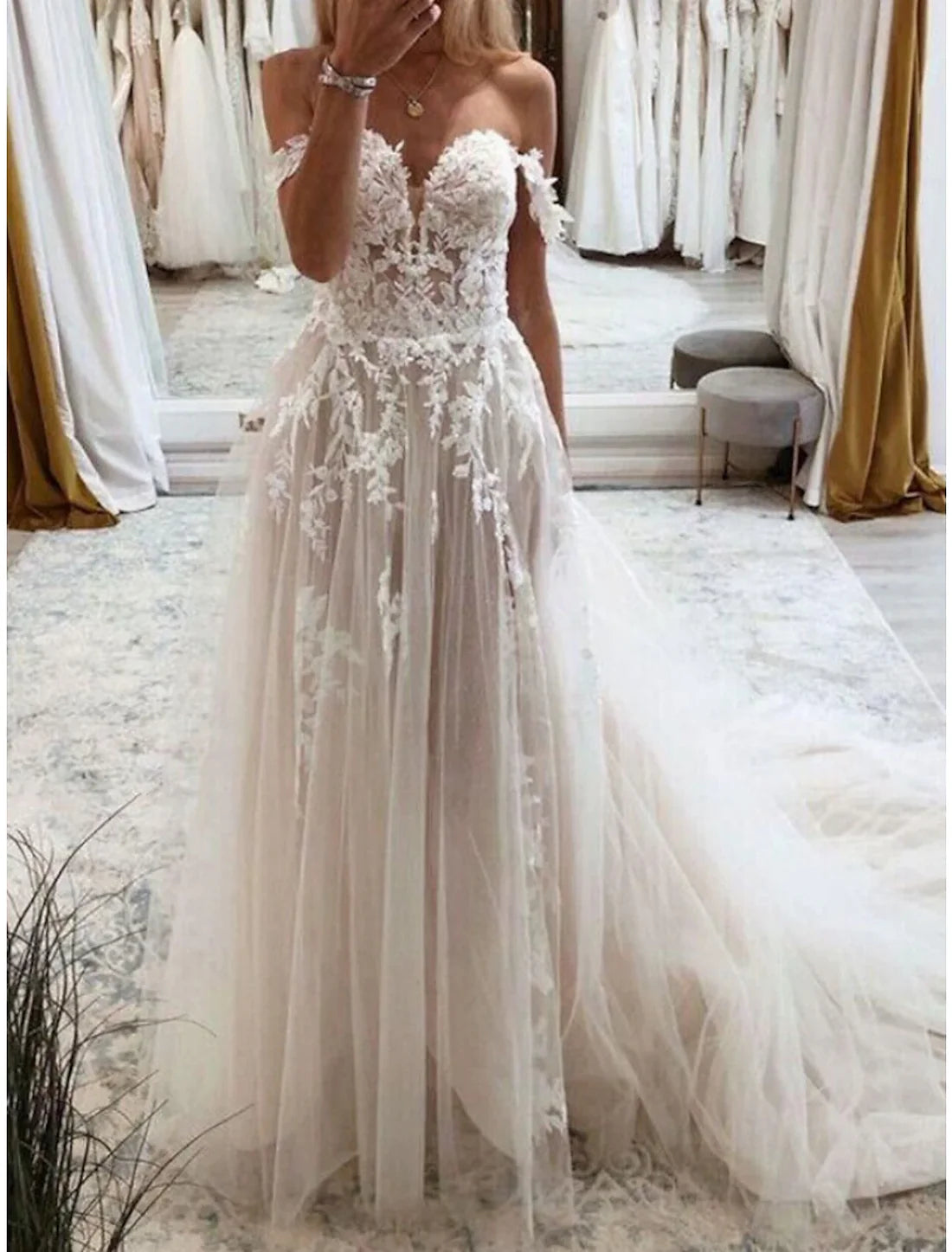 Luolandi Hall Mature Wedding Dresses A-Line Sweetheart Sleeveless Court Train Lace Bridal Gowns With Pleats Appliques Off Shoulder