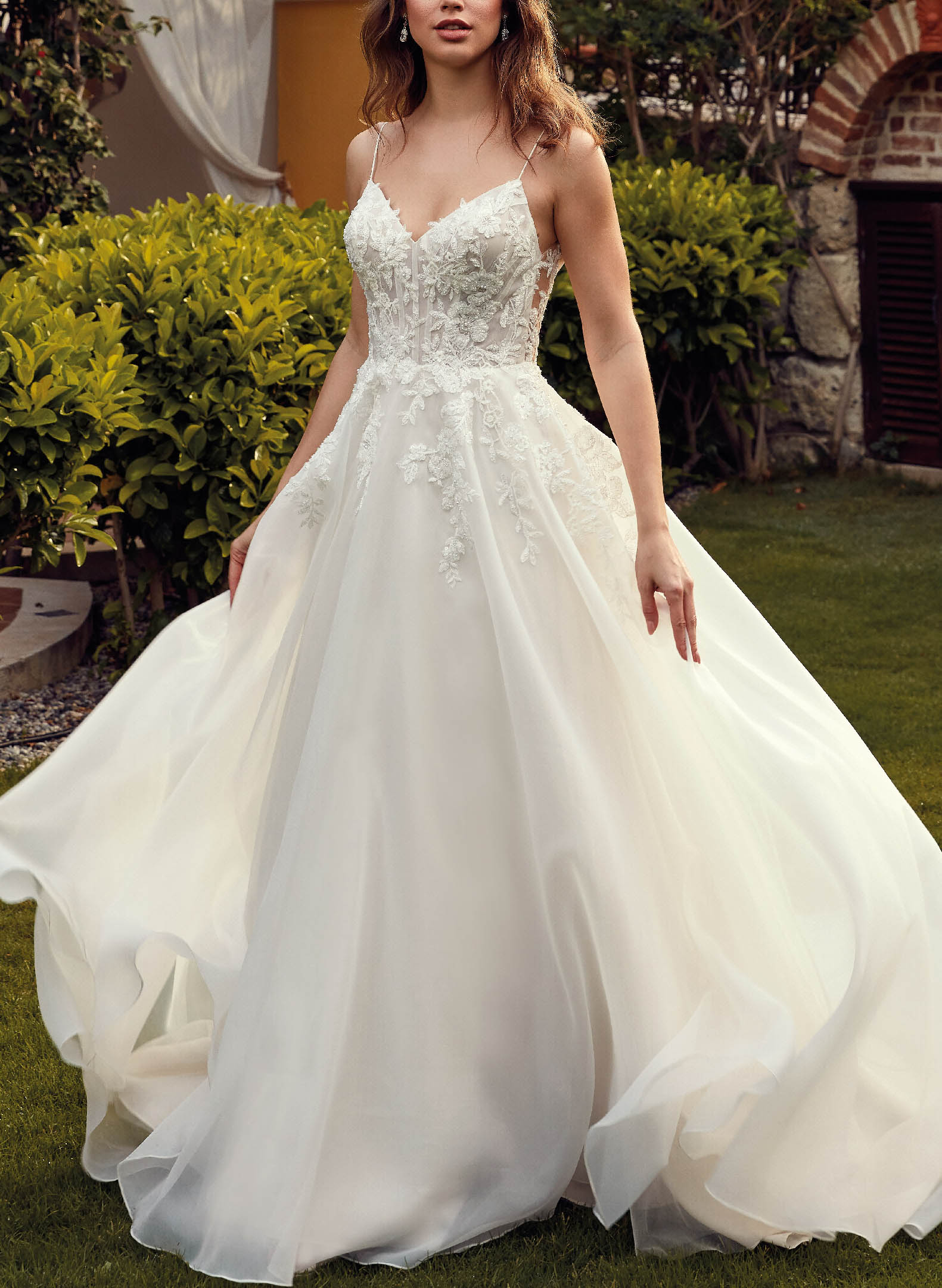 Luolandi A-Line Organza Wedding Dresses With Lace Detail And Open Back Floor Length Elegant