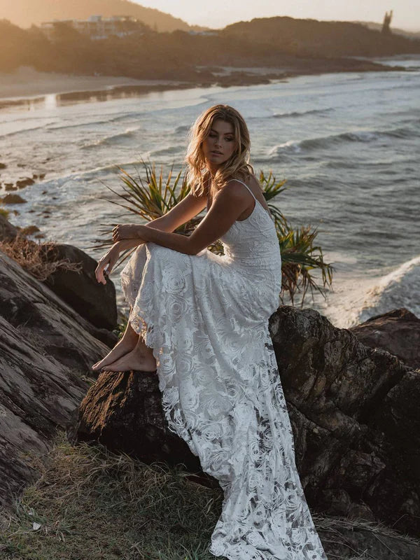 Luolandi A-Line Lace Backless V-Neck Spaghetti Straps Wedding Dress Charming