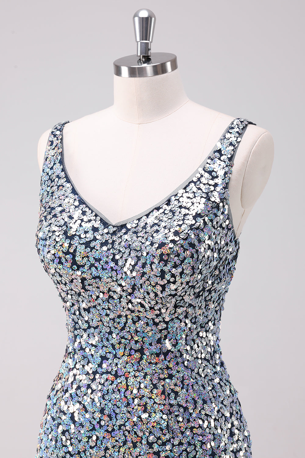Luolandi Sequins Silver Bodycon V-Neck Short Homecoming Dress Sparkly Party Dress